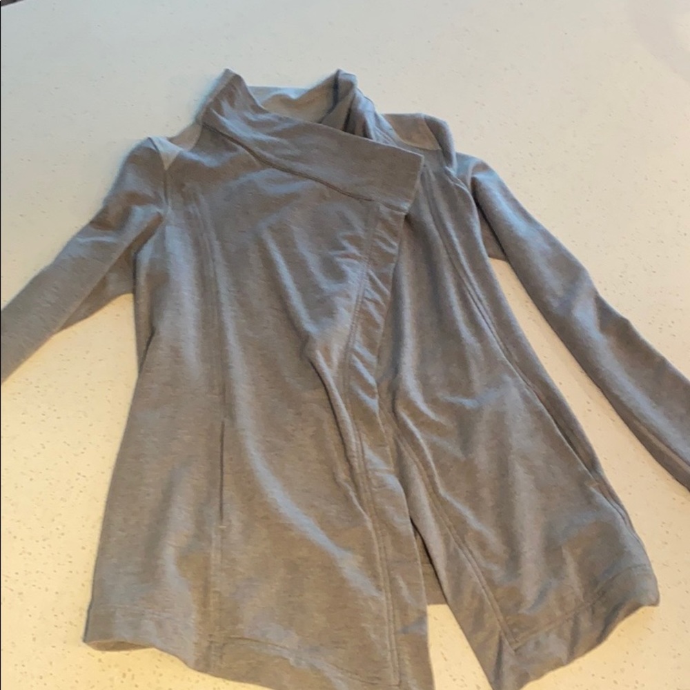 Lululemon Wrap Sweater Sz 2- loose fit